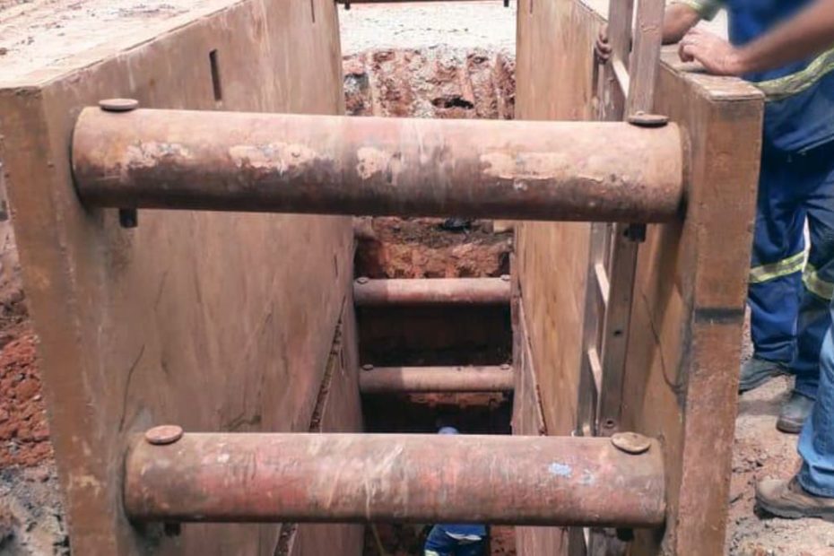 Obras de coleta de esgoto